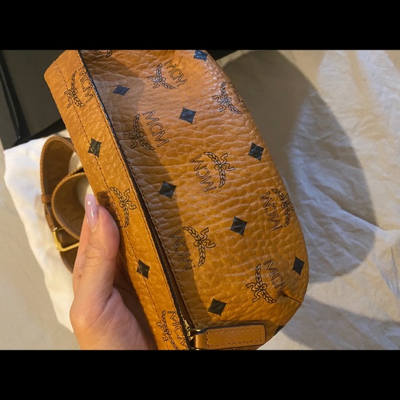 Belt bag - Picture 2 of 7